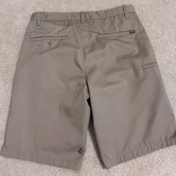 Men’s Volcom Shorts - Picture 5 of 8